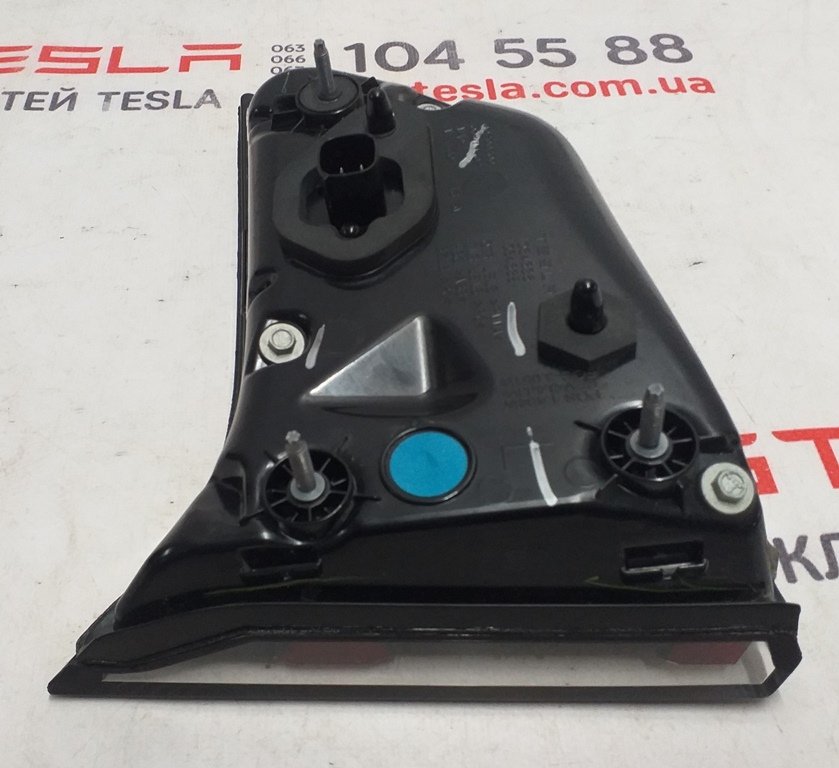 6 Left inner lamp (USA) Tesla model X 1034336-00-B
